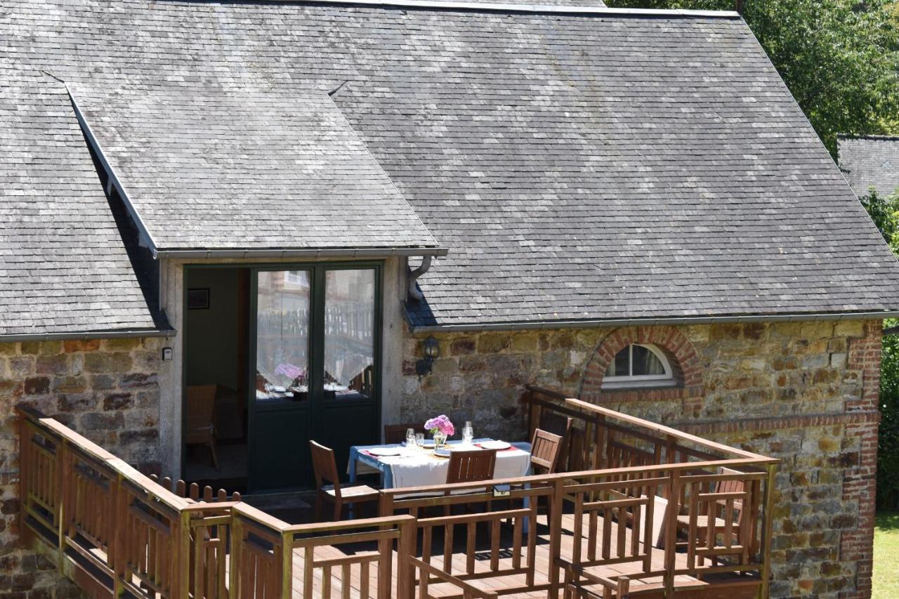 Gites In Le Neufbourg -Mortain Exterior foto
