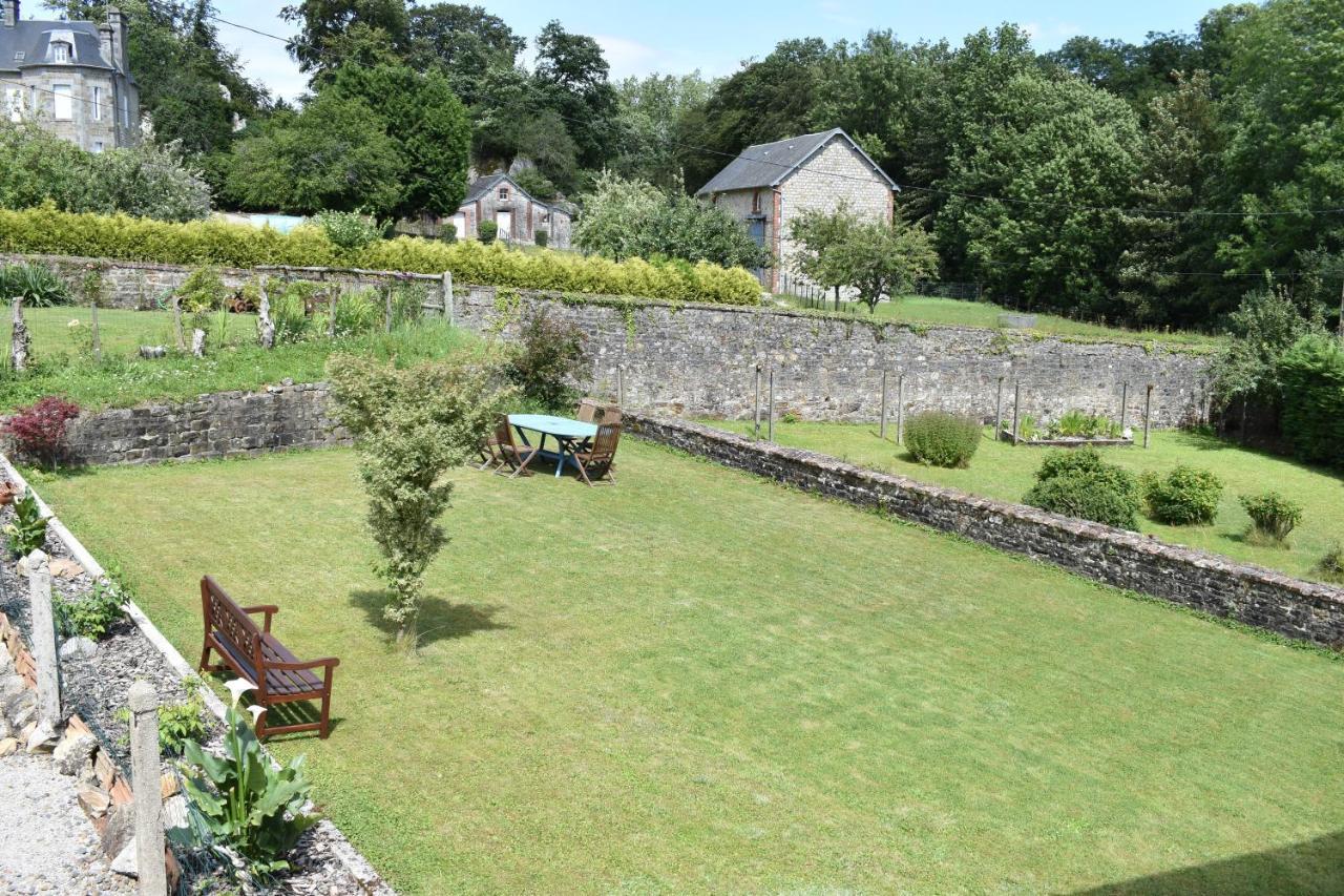 Gites In Le Neufbourg -Mortain Exterior foto